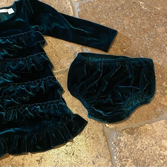 CAMILLA Girls Baby 2-Piece Green Velvet Ruffled Dress Size 24M - Picture 3 of 7